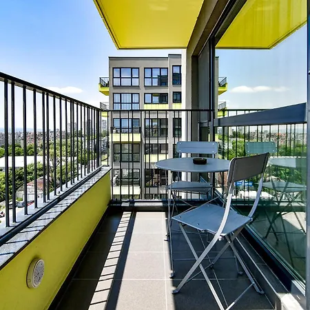 Azure View 2br Luxury - Free Parking *