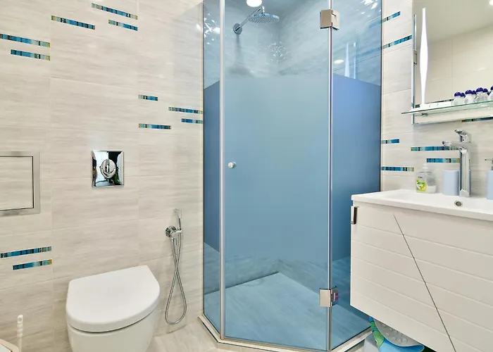 Azure View 2br Luxury - Free Parking Appartamento