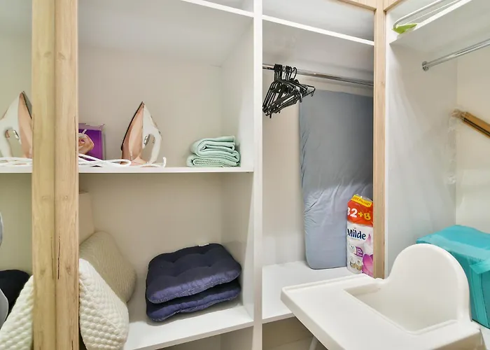 Azure View 2br Luxury - Free Parking